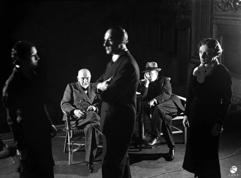 Luigi Pirandello e Ruggero Ruggeri durante le prove di 'Non si sa come', Roma, Teatro Argetina,1935. Ph. Istituto Luce - Istituto di Studi Pirandelliani