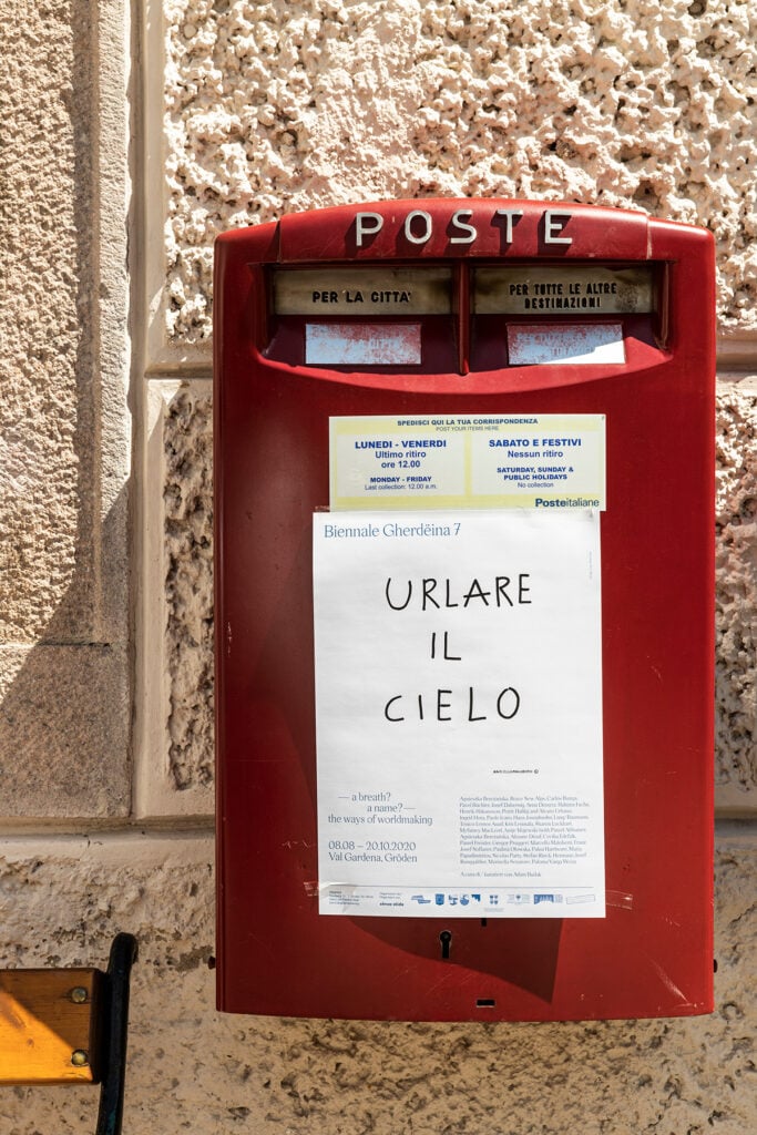 marcello maloberti da martellate scritti fighi 1990 2020 biennale gherdeina Sotto un cielo capovolto. Intervista a Marcello Maloberti sull’arte pubblica