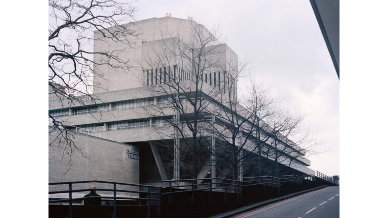 national theatre londra photo by rory gardiner 3 Moda e brutalismo: c’è un connubio tra estetica e avanguardia