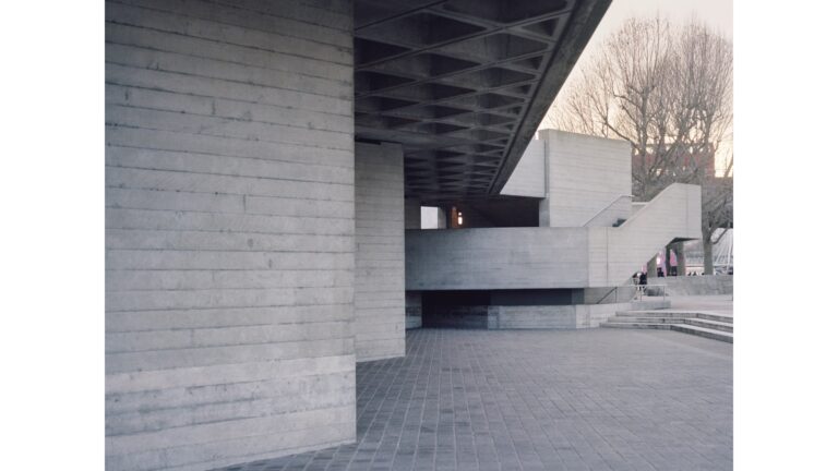 national theatre londra photo by rory gardiner 7 Moda e brutalismo: c’è un connubio tra estetica e avanguardia