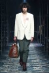 prada mens fw2525 Milano Fashion Week Uomo 2025: Prada si lascia andare all’istinto del romanticismo 