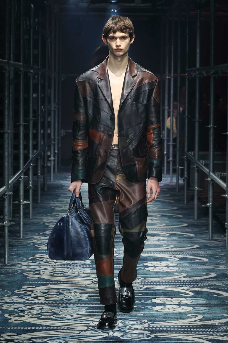 prada mens fw2540 Milano Fashion Week Uomo 2025: Prada si lascia andare all’istinto del romanticismo 