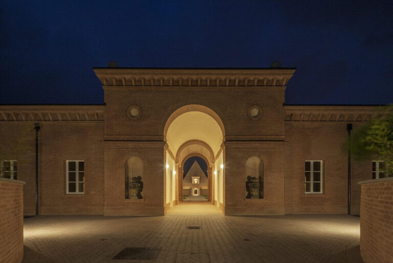 L'ingresso della Corte Centrale in notturna, Foto di Mauro Davoli