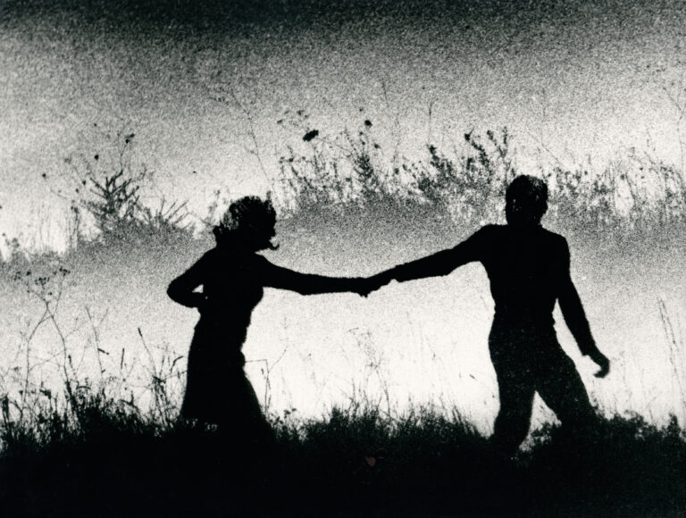 Mario Giacomelli, Caroline Branson da Spoon River, 1967. vintage, gelatina ai sali d’argento, cm 29,8x39,8. Courtesy Archivio Mario Giacomelli