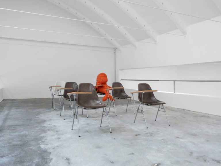 Cosima von Bonin, Alpha Plus Mind, Gamma Minus Morals (Mae Day 10), 2024. Installation view, Cosima von Bonin, Ordet, Milan, 2025. Courtesy the artist and Galerie Neu, Berlin. Photo Nicola Gnesi