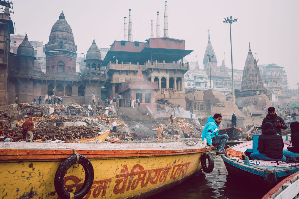 La città sacra indiana di Varanasi in mostra per Agrigento Capitale della Cultura 2025