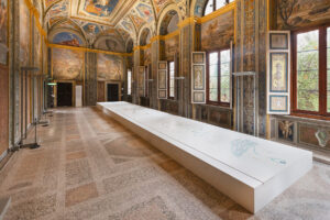 A Roma l’opera di Gianfranco Baruchello dialoga con Raffaello alla Villa Farnesina 