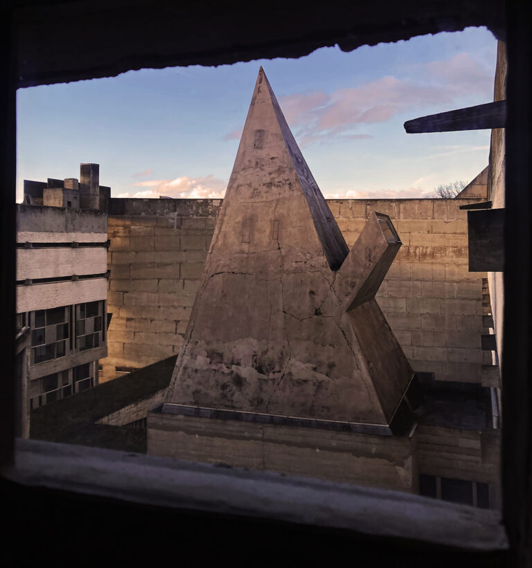 Il Convento di La Tourette, il cortile, 2024. Photo Francesco Fornaciari