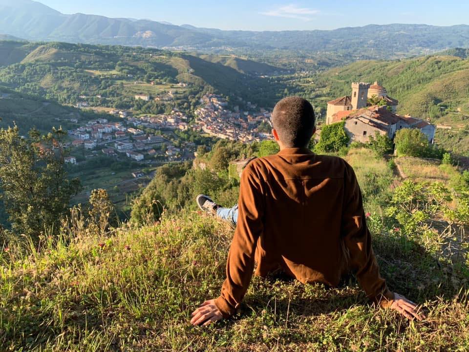 lorenzo pataro tra le colline della sua calabria Ricordando Lorenzo Pataro. Morte e talento di un giovane poeta