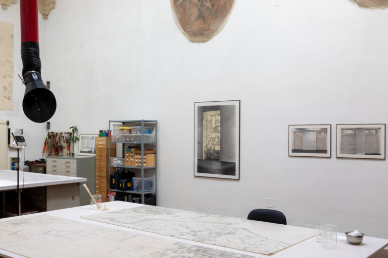 Luca Vitone, Identificazione del luogo, installation view at LabOratorio degli Angeli, Bologna, 2025. Photo © Francesco Rucci