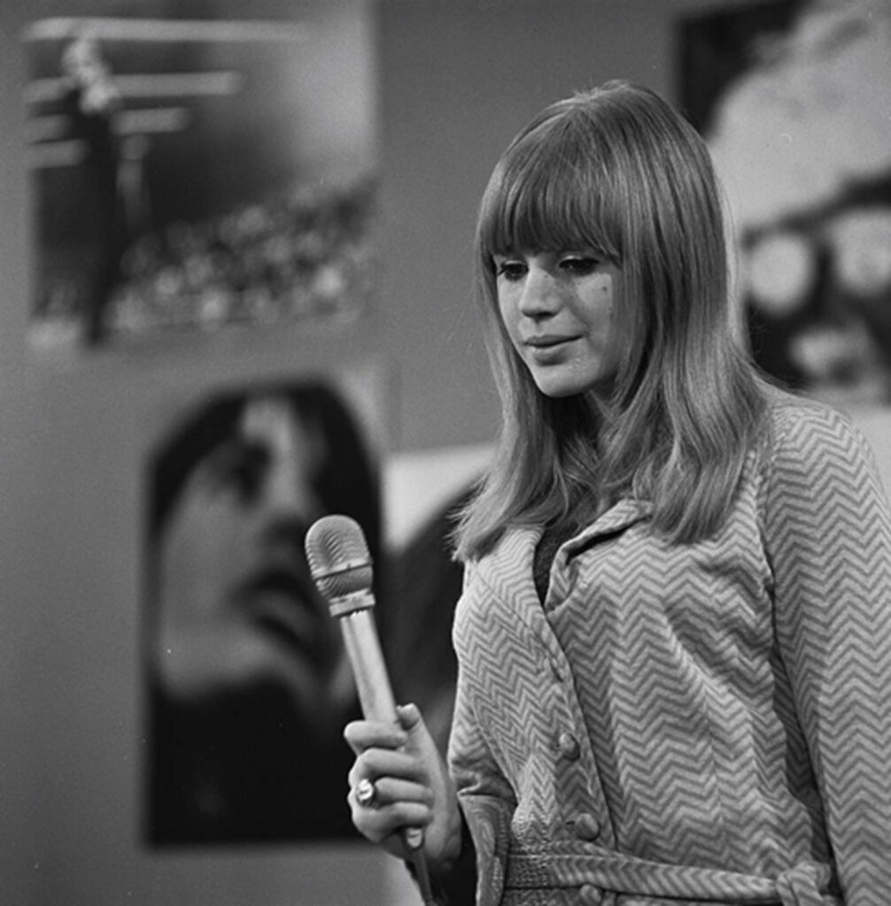 Marianne Faithfull singing This little bird, Yesterday, Summer nights and As Tears go by in Dutch TV programme Fanclub, 11 March 1966. Photographer A. Vente