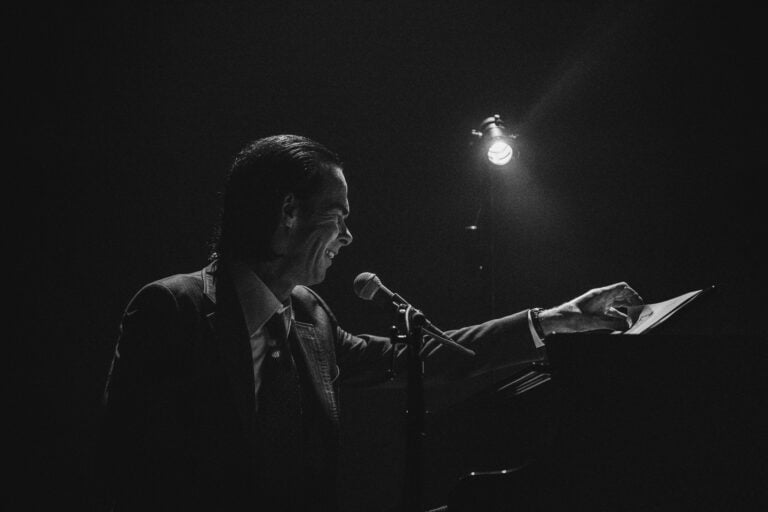 Il rock oscuro di Nick Cave in Italia: 4 date in estate del suo tour da solista 