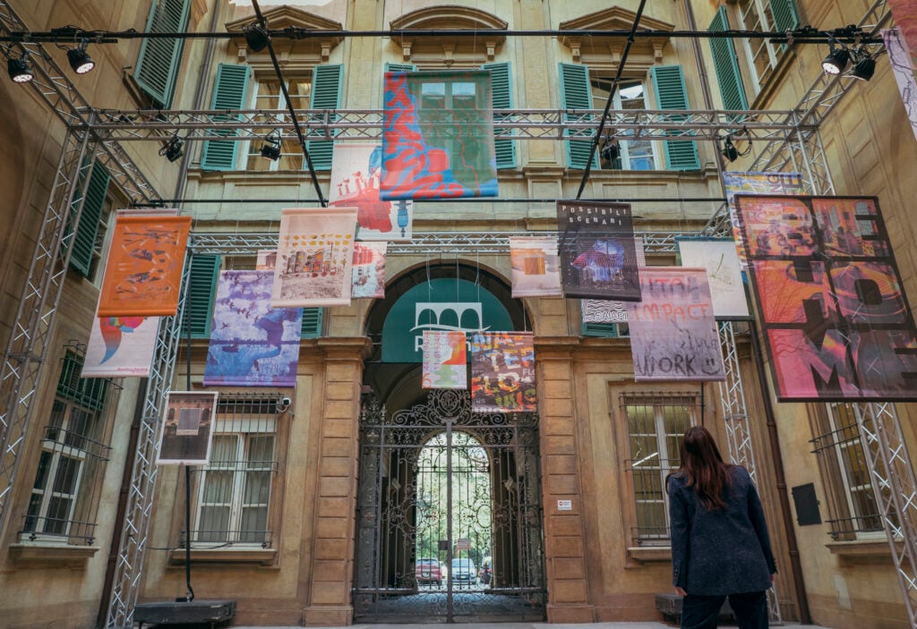 A Bologna degli stendardi ecologici invadono il Cortile di Palazzo Zani