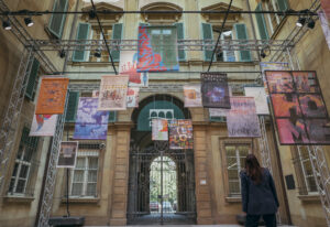 A Bologna degli stendardi ecologici invadono il Cortile di Palazzo Zani