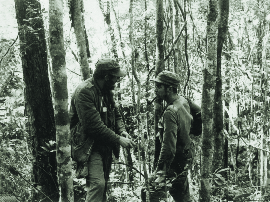 15ernesto che guevara con fidel castro in sierra maestra1957accentro de estudios che guevara A Bologna è in arrivo una grande mostra dedicata a Che Guevara