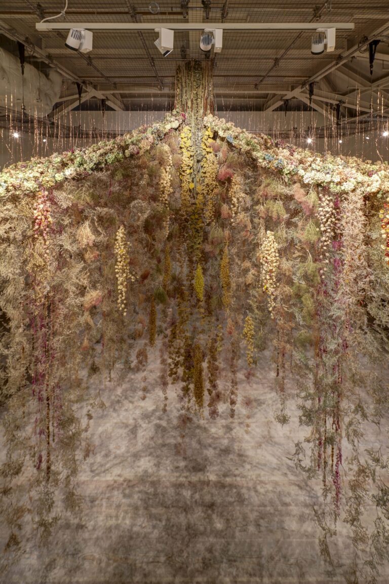 Flowers at Saatchi Gallery, London. Photo Matt Chung. Courtesy Saatchi Gallery