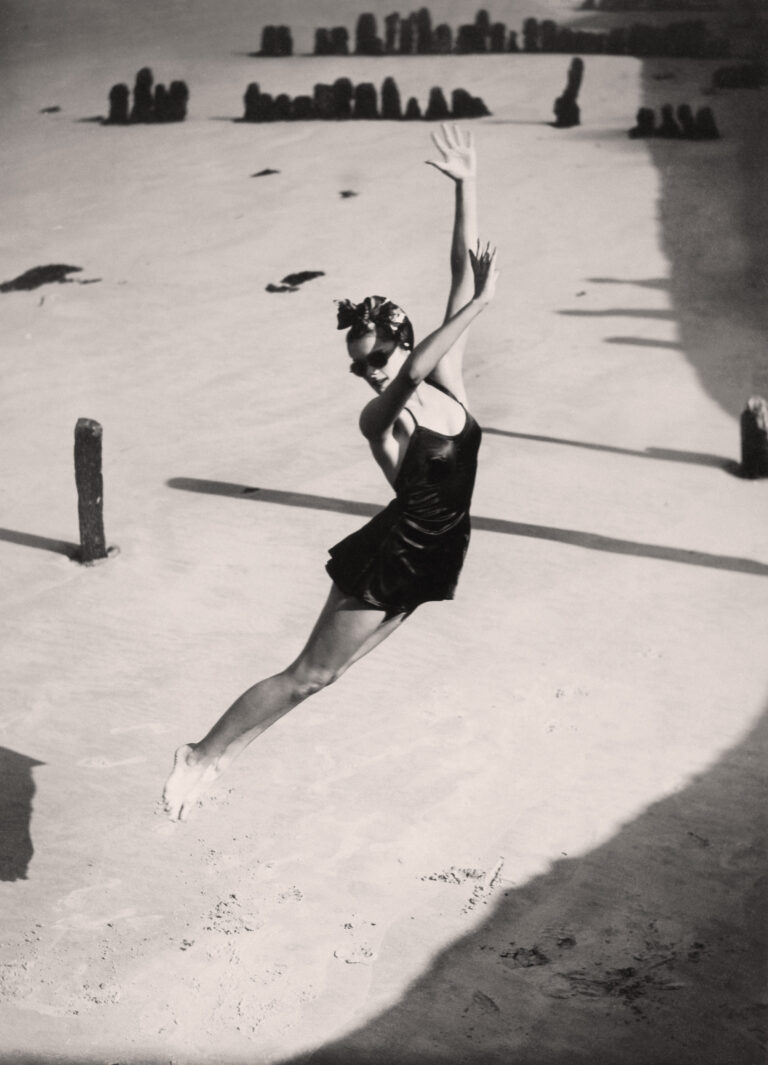 Norman Parkinson, Pamela Minchin, Harper’s Bazaar, July 1939 © Norman Parkinson Archive / Courtesy Iconic Images