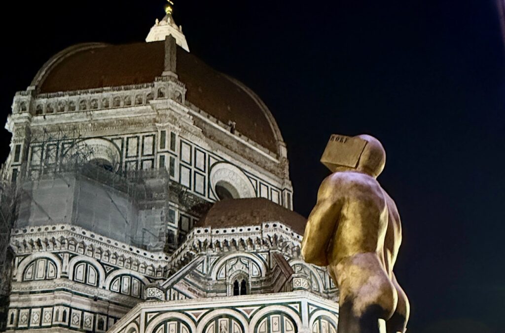 img3217 C'è un minestrone di scadente arte pubblica contemporanea ai piedi del Duomo di Firenze