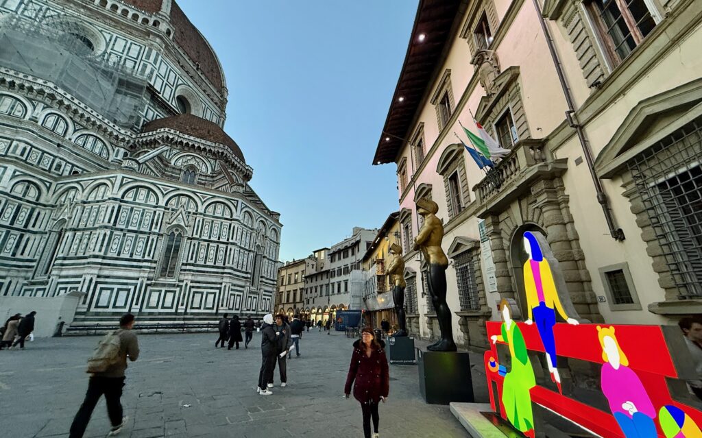 img3235 C'è un minestrone di scadente arte pubblica contemporanea ai piedi del Duomo di Firenze