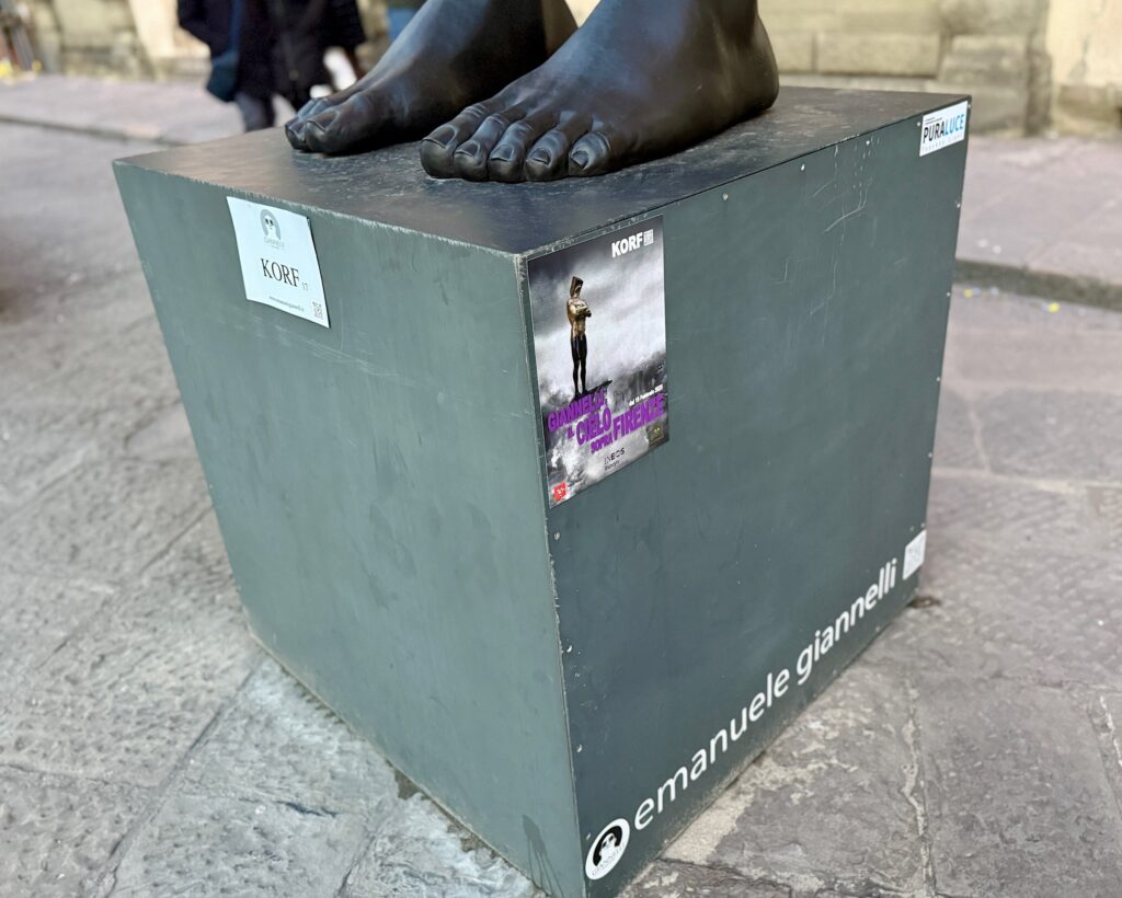 img3236 C'è un minestrone di scadente arte pubblica contemporanea ai piedi del Duomo di Firenze