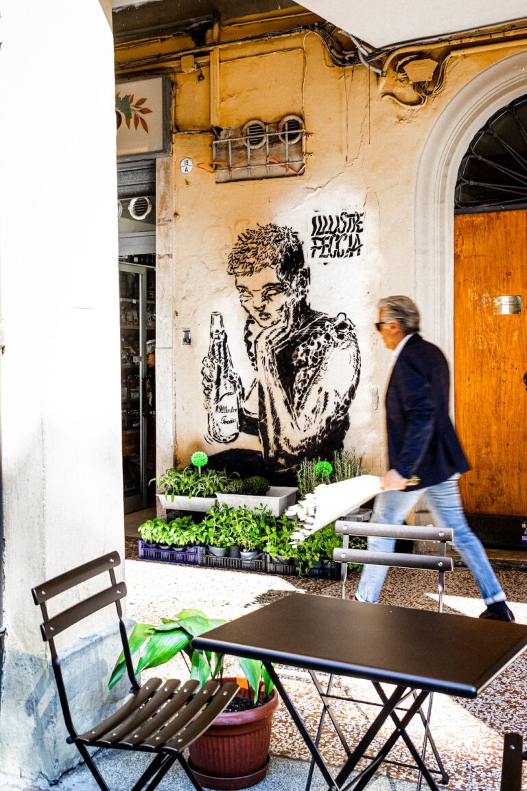 Piazza Aldrovandi, Bologna 2024 La Foule, Illustre Feccia. Foto @ruscozine