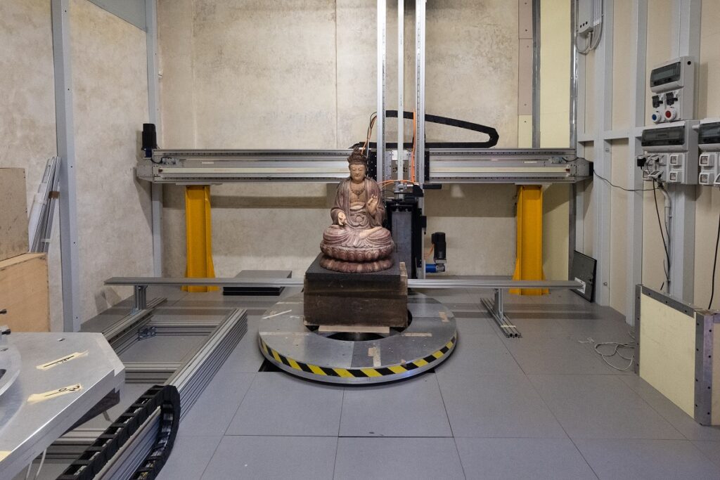 Un Buddha ligneo del Museo di Arte Orientale di Torino sottoposto alla TAC del CCR