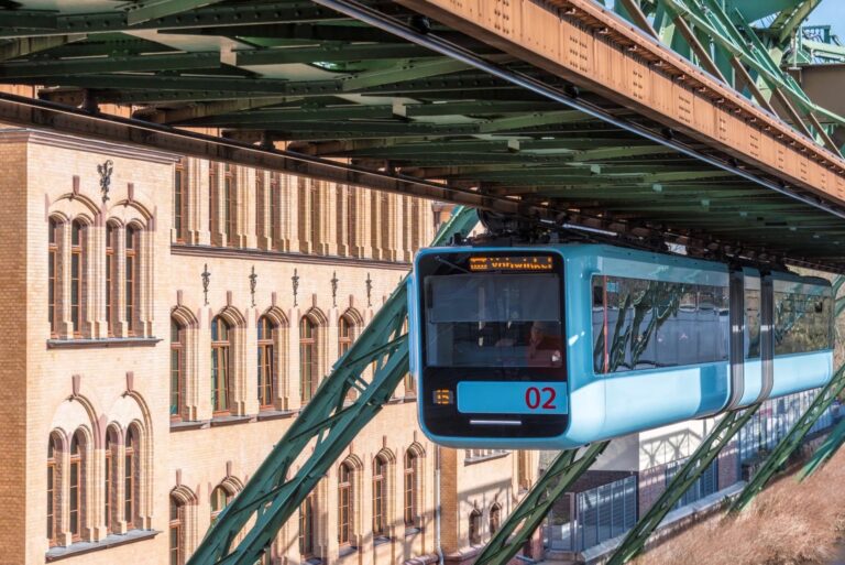 Wuppertal, Germania. La Schwebebahn, la famosa ferrovia sospesa ©Centro media della città di Wuppertal