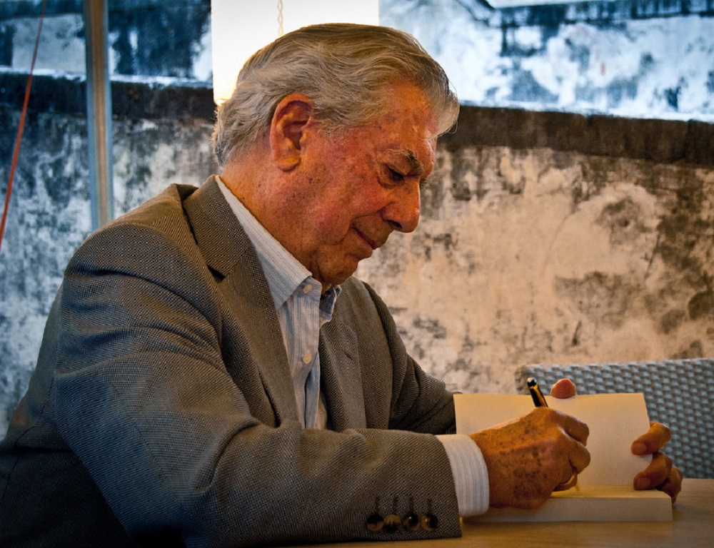 https://www.artribune.com/wp-content/uploads/2025/04/mario-vargas-llosa-via-wikipedia.jpg
