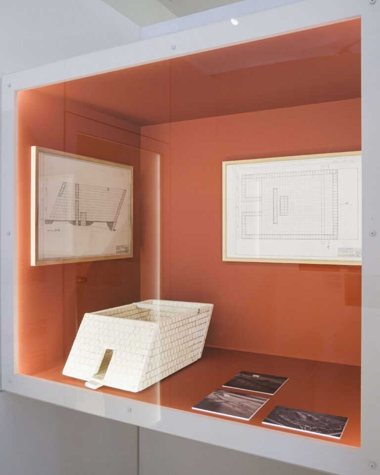 Sulle spalle dei Giganti, Installation view Museo Civico G.Marongiu Cabras. Photo Andrea Mignogna