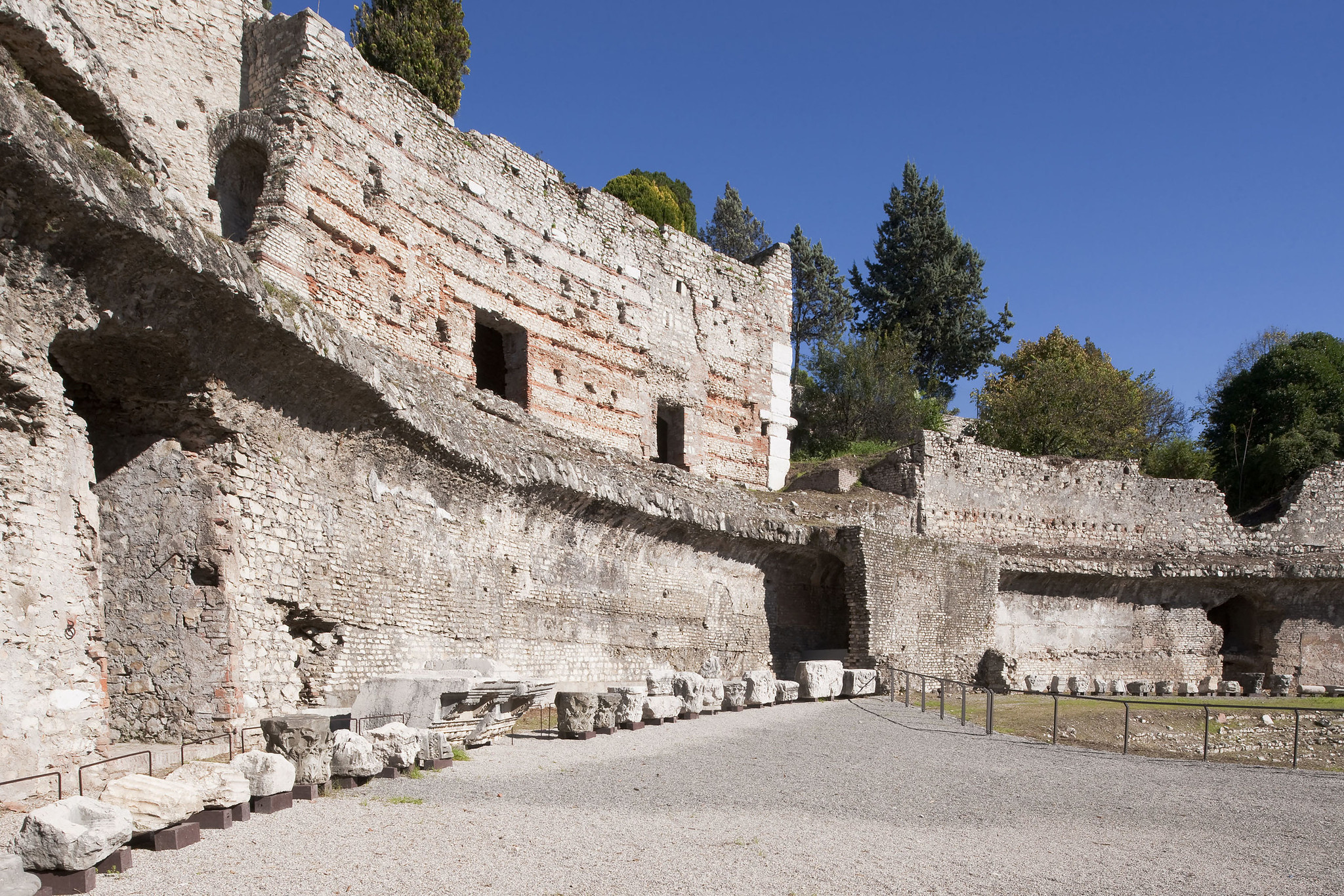 https://www.artribune.com/wp-content/uploads/2025/04/teatro-romano-brescia.jpeg