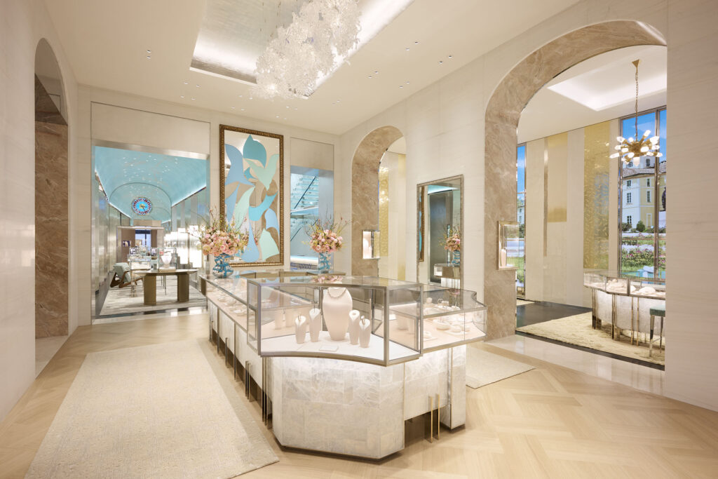 Il nuovo negozio di Tiffany a Milano è pieno di opere d’arte e gioielli da museo