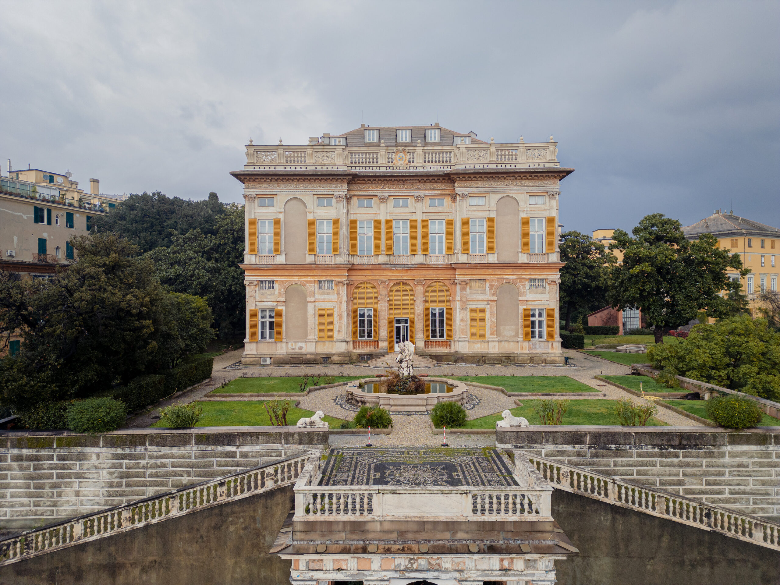 https://www.artribune.com/wp-content/uploads/2025/04/villa-delle-peschiere-esterno-scaled.jpg