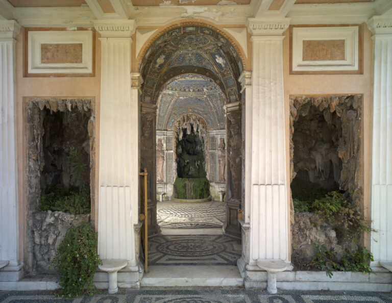 Villa delle Peschiere, ingresso monumentale del ninfeo a tre fornici. Courtesy Palazzo Foundation