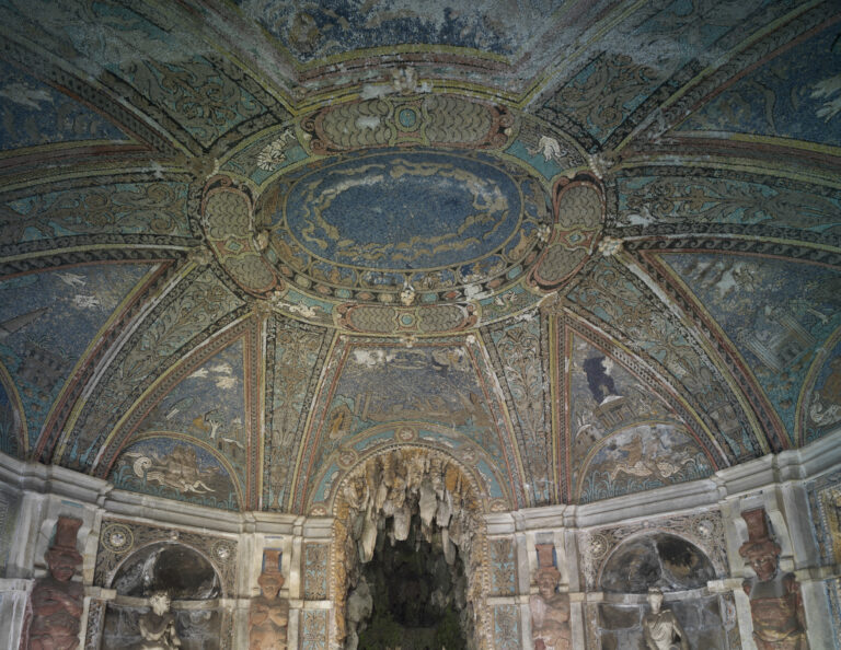 Villa delle Peschiere, la volta del ninfeo cinquecentesco con decorazioni polimateriche. Courtesy Palazzo Foundation
