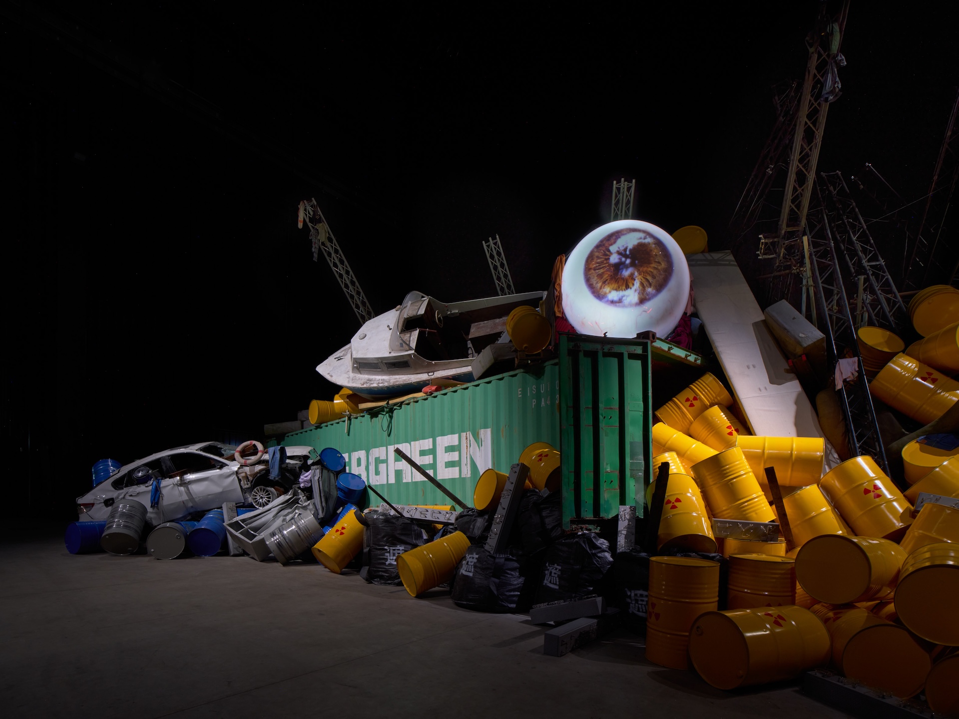 https://www.artribune.com/wp-content/uploads/2025/04/yukinori-yanagi-icarus-exhibition-view-pirelli-hangarbicocca-milan-2025-cyanagi-studio-courtesy-the-artist-and-pirelli-hangarbicocca-milan-photo-agostino-osio.jpg